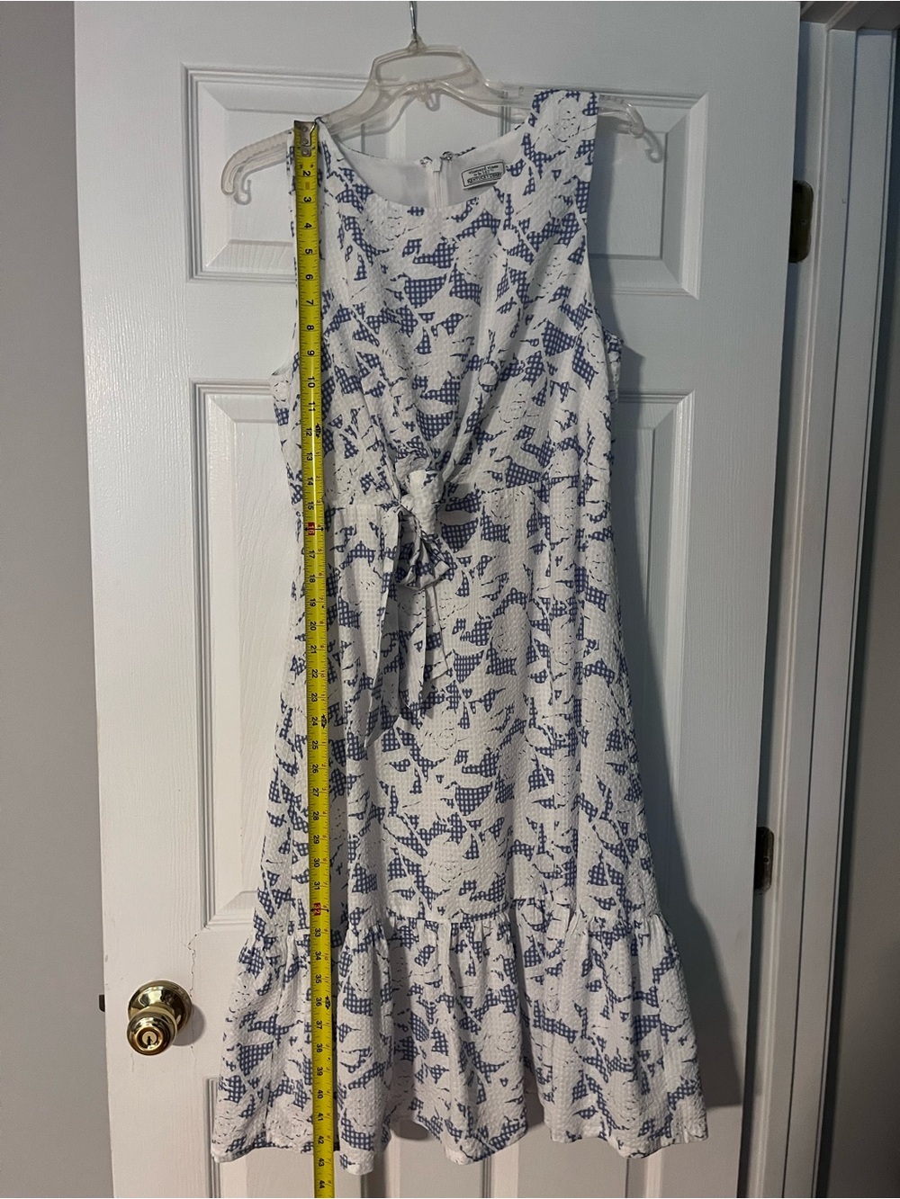 Vineyard Vines “Kentucky Derby” white and blue Midi Dress with front tie detail.